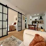Peaceful & Elegant Retreat In The Heart Of Town *