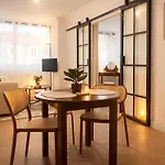 Peaceful & Elegant Retreat In The Heart Of Town Apartament *