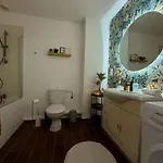 Apartament Peaceful & Elegant Retreat In The Heart Of Town *