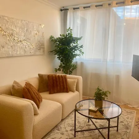 Peaceful & Elegant Retreat In The Heart Of Town *