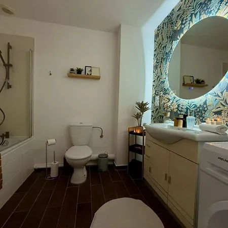 Apartment Peaceful & Elegant Retreat In The Heart Of Town *