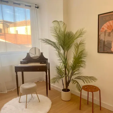 Apartment Peaceful & Elegant Retreat In The Heart Of Town *