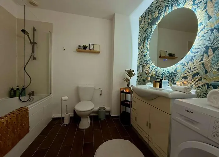 Apartment Peaceful & Elegant Retreat In The Heart Of Town *