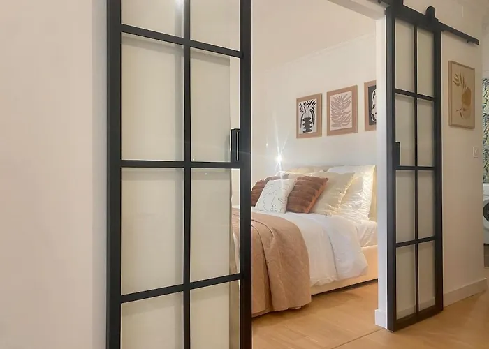 Peaceful & Elegant Retreat In The Heart Of Town *