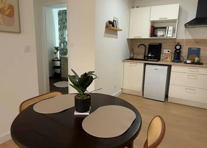 Apartment Peaceful & Elegant Retreat In The Heart Of Town *